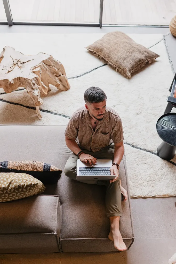 Benjamin travaillant